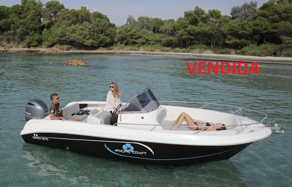 PACIFIC CRAFT 670 OPEN + YAMAHA F200LCB