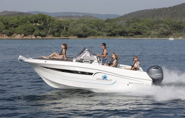 Pacific Craft 700 Sun Cruiser + Yamaha F200XCB