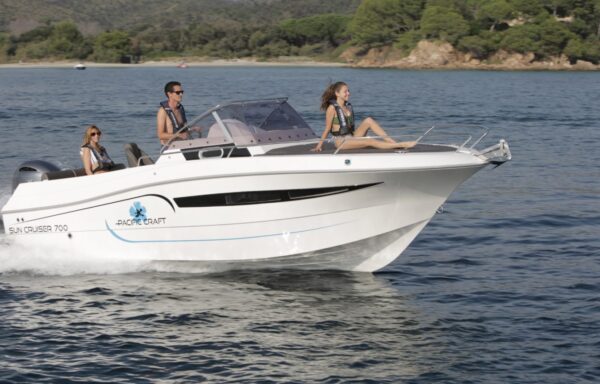 Pacific Craft 700 Sun Cruiser + Yamaha F200XD